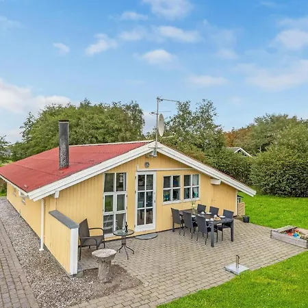 3 Bedroom Awesome In Hemmet Holiday home *